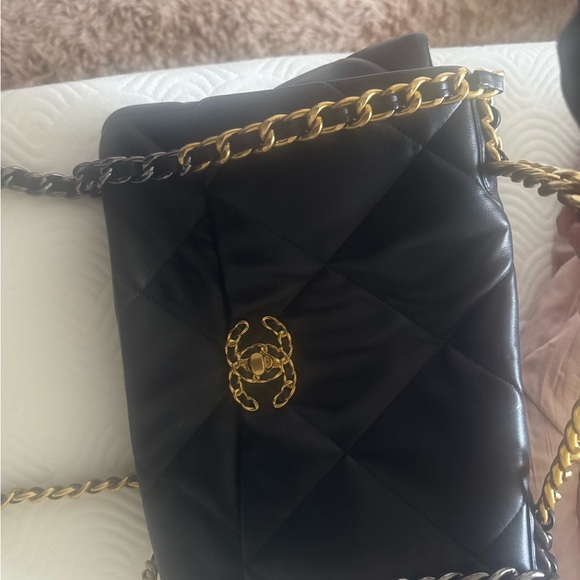 Black Quilted Chanel Leather Bag with Gold Chain - Picture 1 of 1